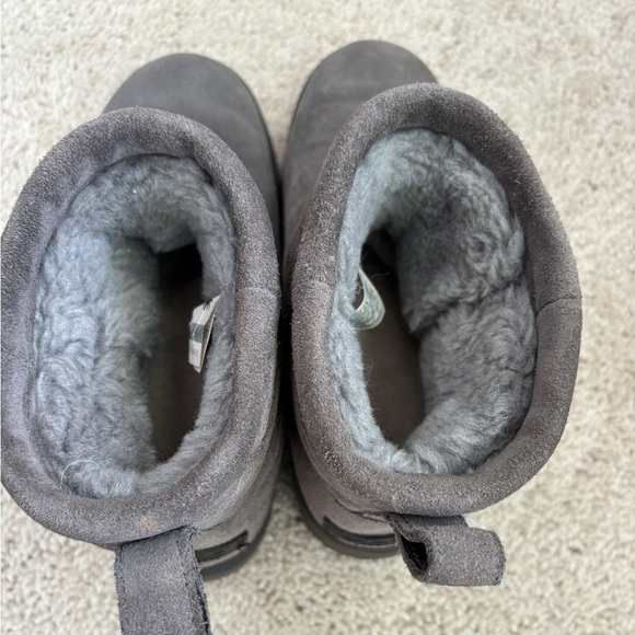 Ugg Vibram Arctic Grip short boots, grey, size 7 - Picture 6 of 6